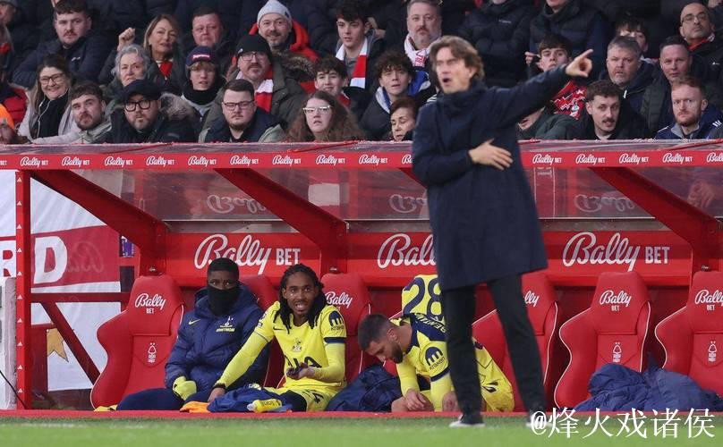 热刺内讧实锤!斯彭斯被换后怒怼弗兰克,师徒已是二次翻脸 热刺内讧实锤!斯彭斯被换后怒怼弗兰克,师徒已是二次翻脸