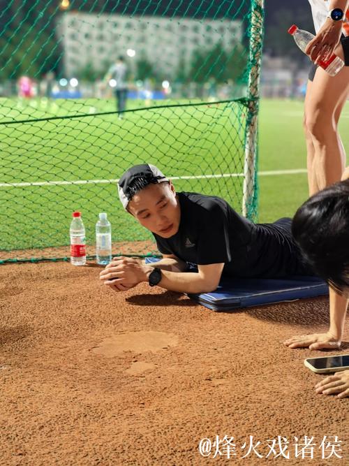 阿莫林团队一对一训练达洛特，专项提升跑位及插入禁区能力